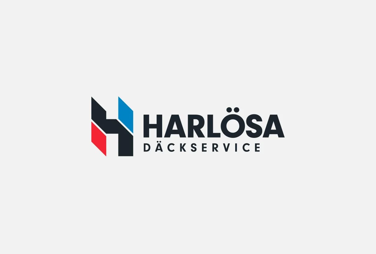 Harlösa Däckservices logotyp, ett H av blå, röda och svarta fält och texten ”Harlösa Däckservice”